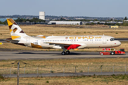 Etihad Airways aircraft photo 4