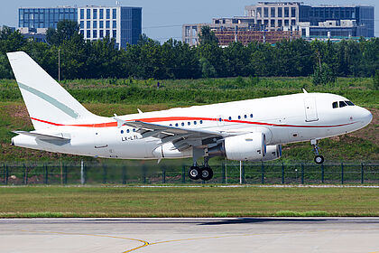 Global Jet Luxembourg aircraft photo 2