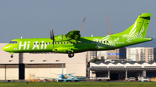 Hi Air aircraft photo 2