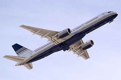 Hola Airlines aircraft photo 5