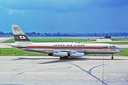 Japan Air Lines aircraft photo 9
