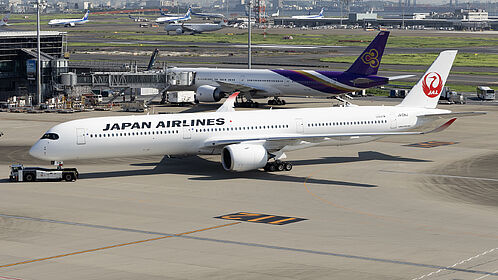 Japan Airlines aircraft photo 4