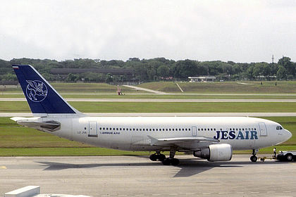 Jes Air aircraft photo 2