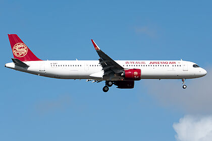 Juneyao Air aircraft photo 7