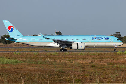 Korean Air aircraft photo 7