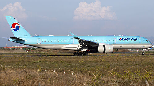 Korean Air aircraft photo 8