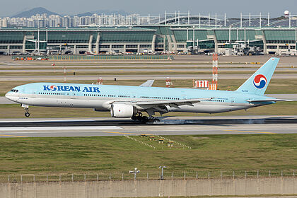 Korean Air aircraft photo 24