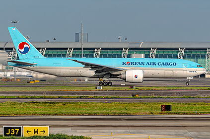 Korean Air aircraft photo 27