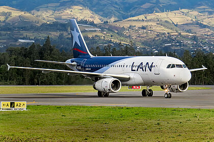 LAN Ecuador aircraft photo 2