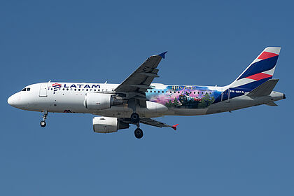 LATAM Airlines Brasil aircraft photo 3