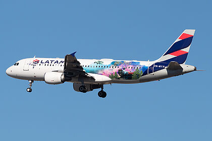 LATAM Airlines Brasil aircraft photo 4