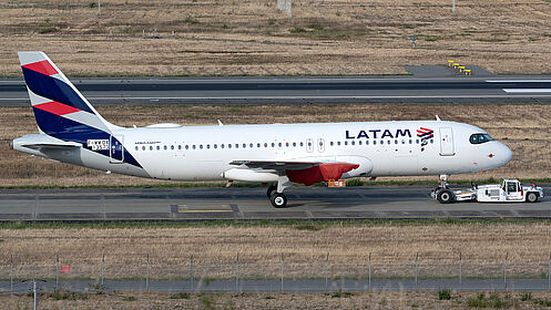 LATAM Airlines Brasil aircraft photo 5