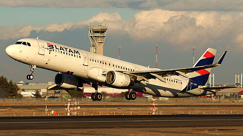 LATAM Airlines Brasil aircraft photo 7