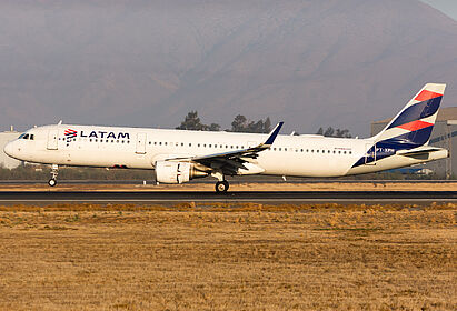 LATAM Airlines Brasil aircraft photo 8