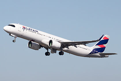 LATAM Airlines Brasil aircraft photo 10