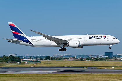 LATAM Airlines Brasil aircraft photo 13