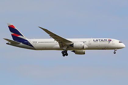 LATAM Airlines Brasil aircraft photo 14