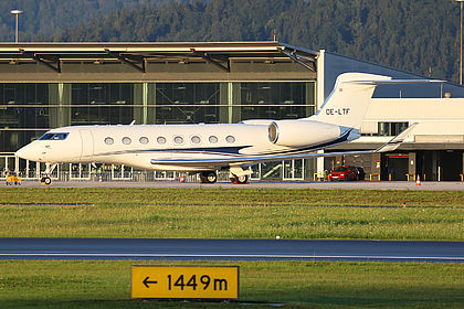 Laudamotion Executive aircraft photo 2
