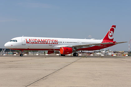 LaudaMotion aircraft photo 3