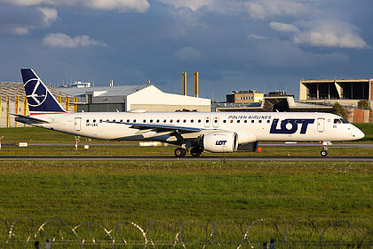 LOT Polish Airlines aircraft photo 9