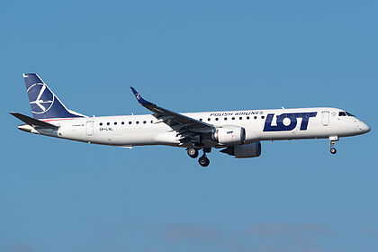 LOT Polish Airlines aircraft photo 17